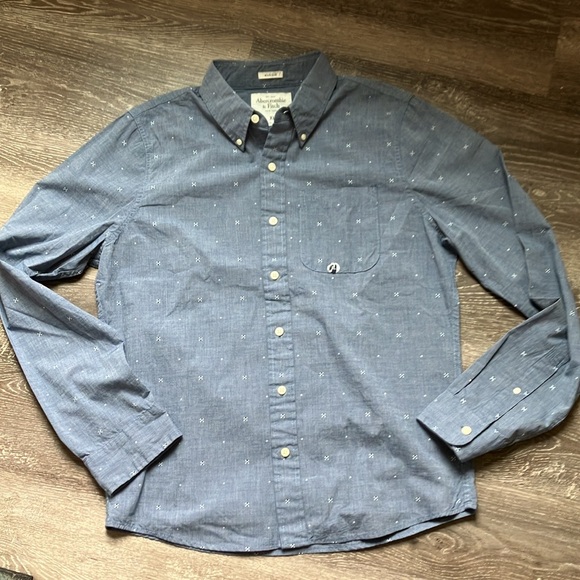 Abercrombie & Fitch - Picture 9 of 16